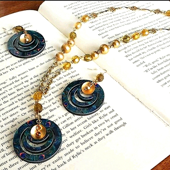 Peacock Feathers Pendant Necklace - Picture 6 of 8